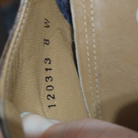 Classic Florsheim Men's brown Leather Wing Tip - Picture 2 of 4